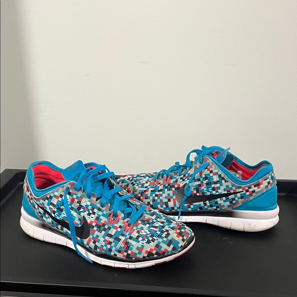 Nike Women's Blue and Red Athletic Shoes